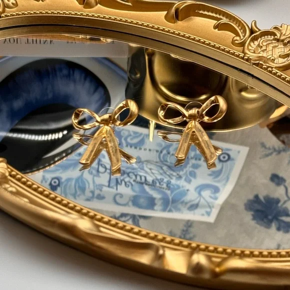 🆕 OSCAR DE LA RENTA 🧿 NWOT Runway Gold Bow Earrings - Picture 14 of 15